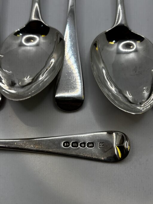 8 Georgian Silver Dessert Spoons - Image 3